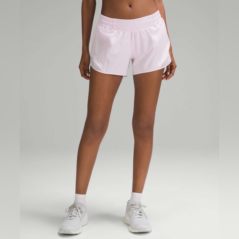 Lululemon Hotty Hot Low-Rise Lined Short 4" (Size 4)